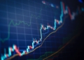 Bitcoin podría alcanzar los 74.000 dólares: un analista de Newsbit identifica un intrigante patrón alcista.