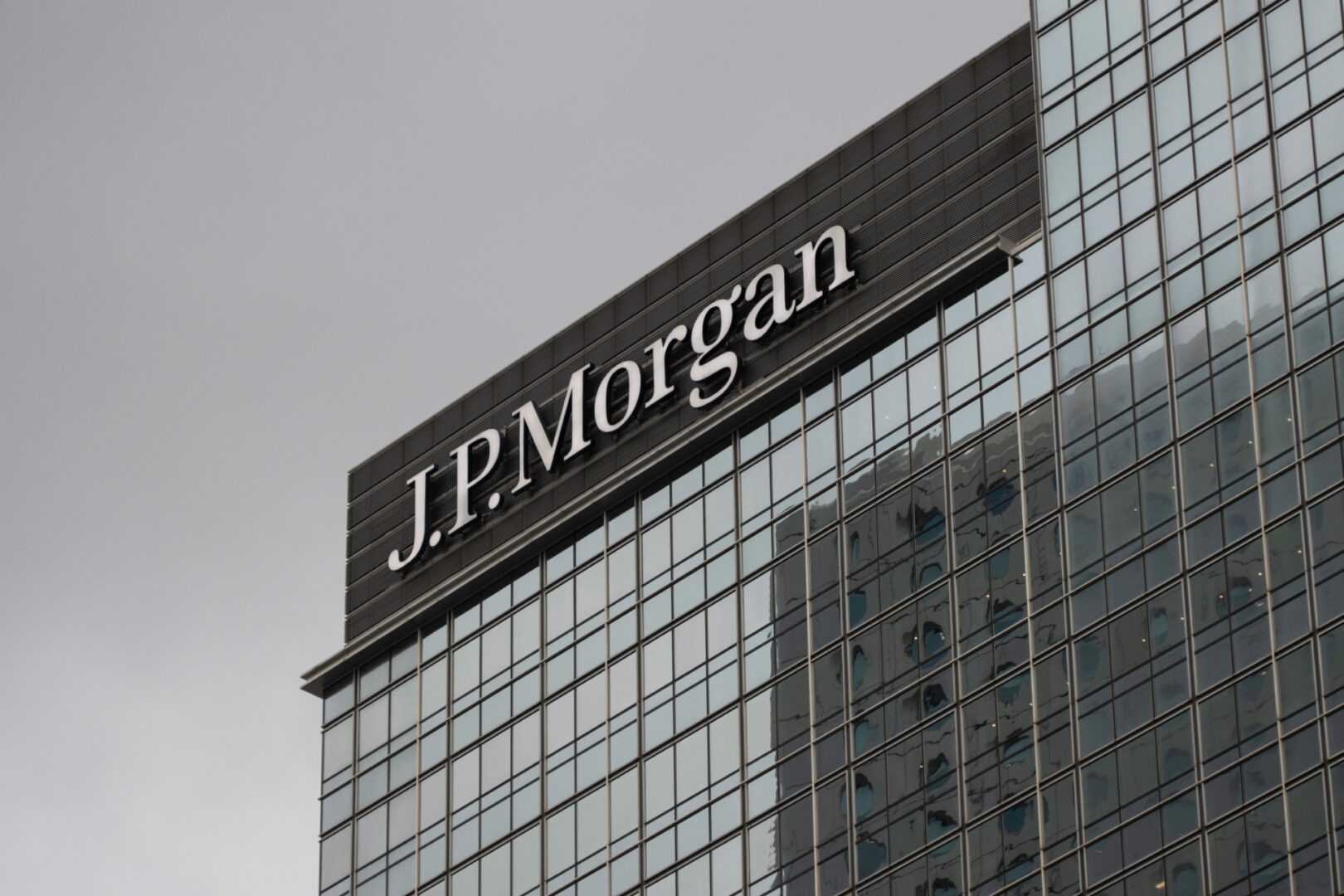 ¿Podría el S&P 500 alcanzar los 8.000 puntos? JPMorgan ajusta sus previsiones al alza.
