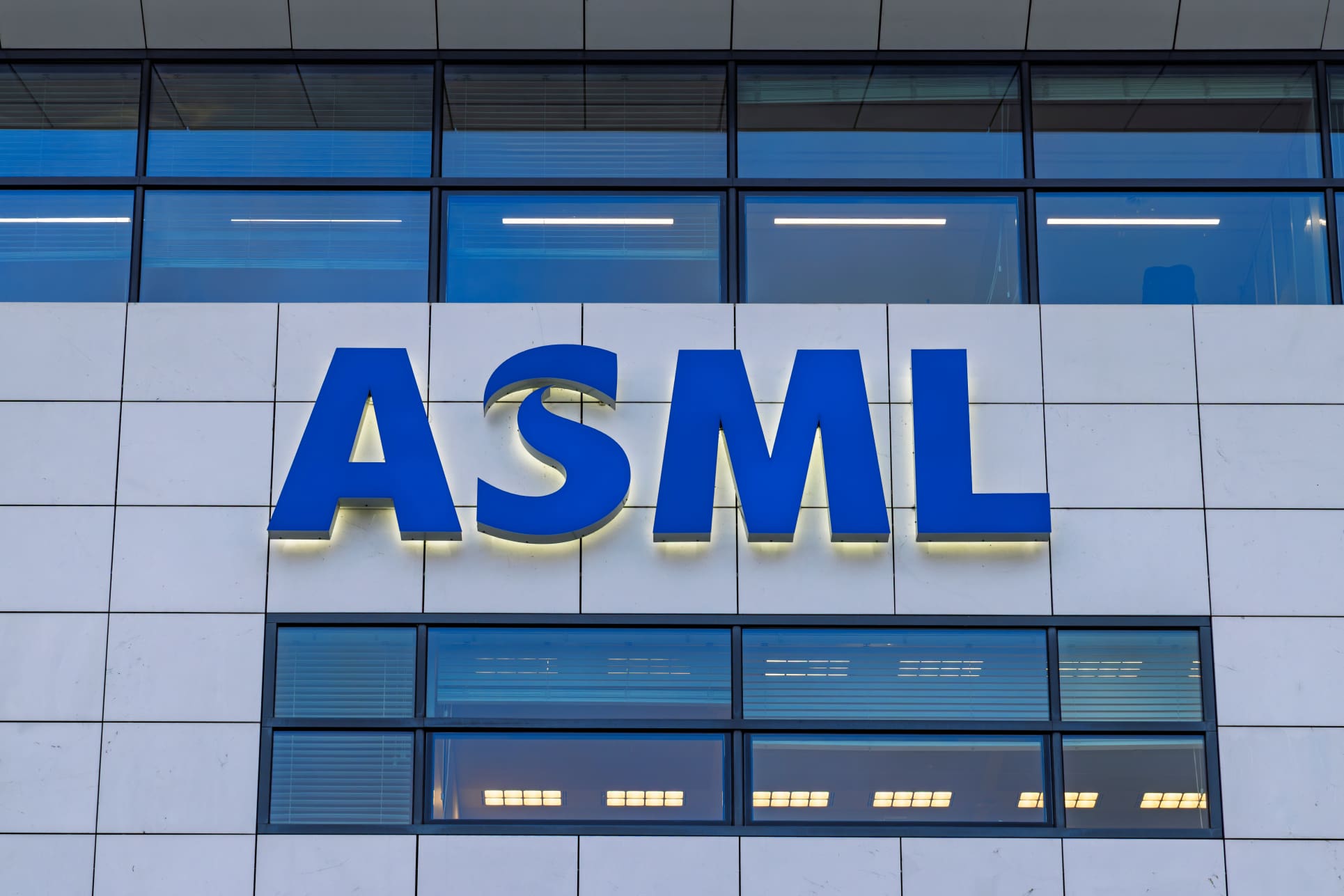 ASML experimenta un notable repunte tras el poderoso impulso de inteligencia artificial de TSMC 1 ASML experimenta un notable repunte tras el poderoso impulso de inteligencia artificial de TSMC