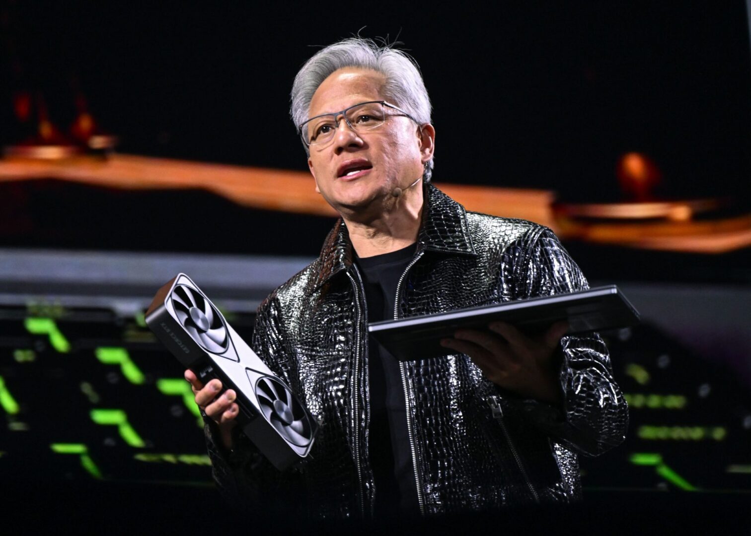 Huang, el CEO de Nvidia, asegura que la IA transformará el trabajo y podría catapultar la Bolsa.