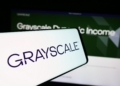 Grayscale sorprende al cancelar inesperadamente sus solicitudes de tres ETFs de criptomonedas.
