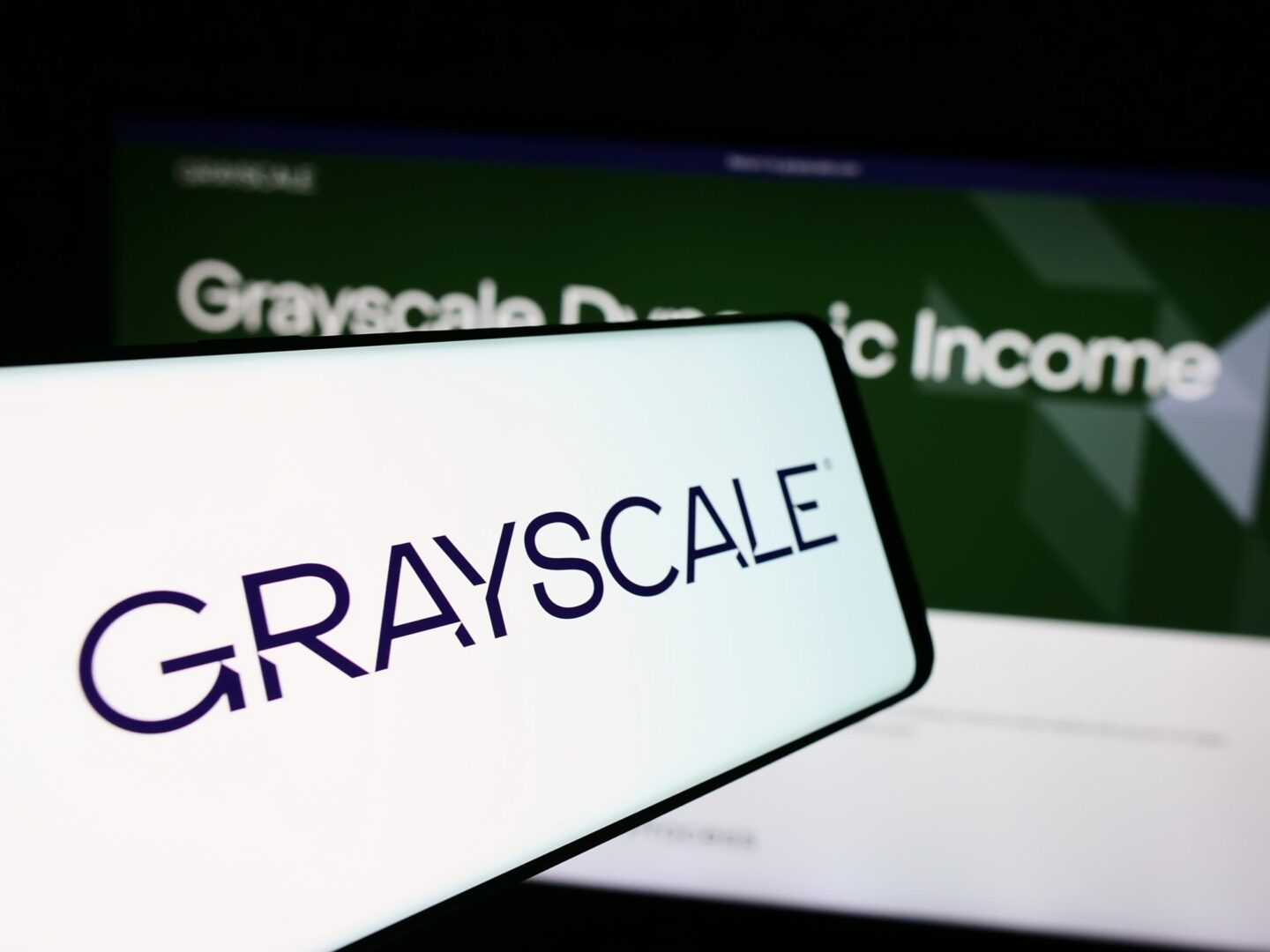 Grayscale sorprende al cancelar inesperadamente sus solicitudes de tres ETFs de criptomonedas.