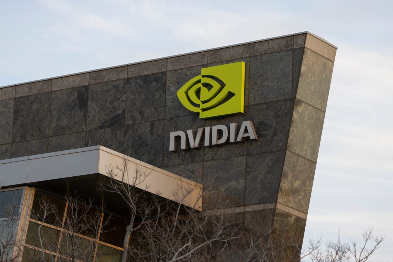 Nvidia y BlackRock se alían para lanzar un colosal fondo de 500.000 millones de dólares: ¿qué hay detrás de esta jugada?