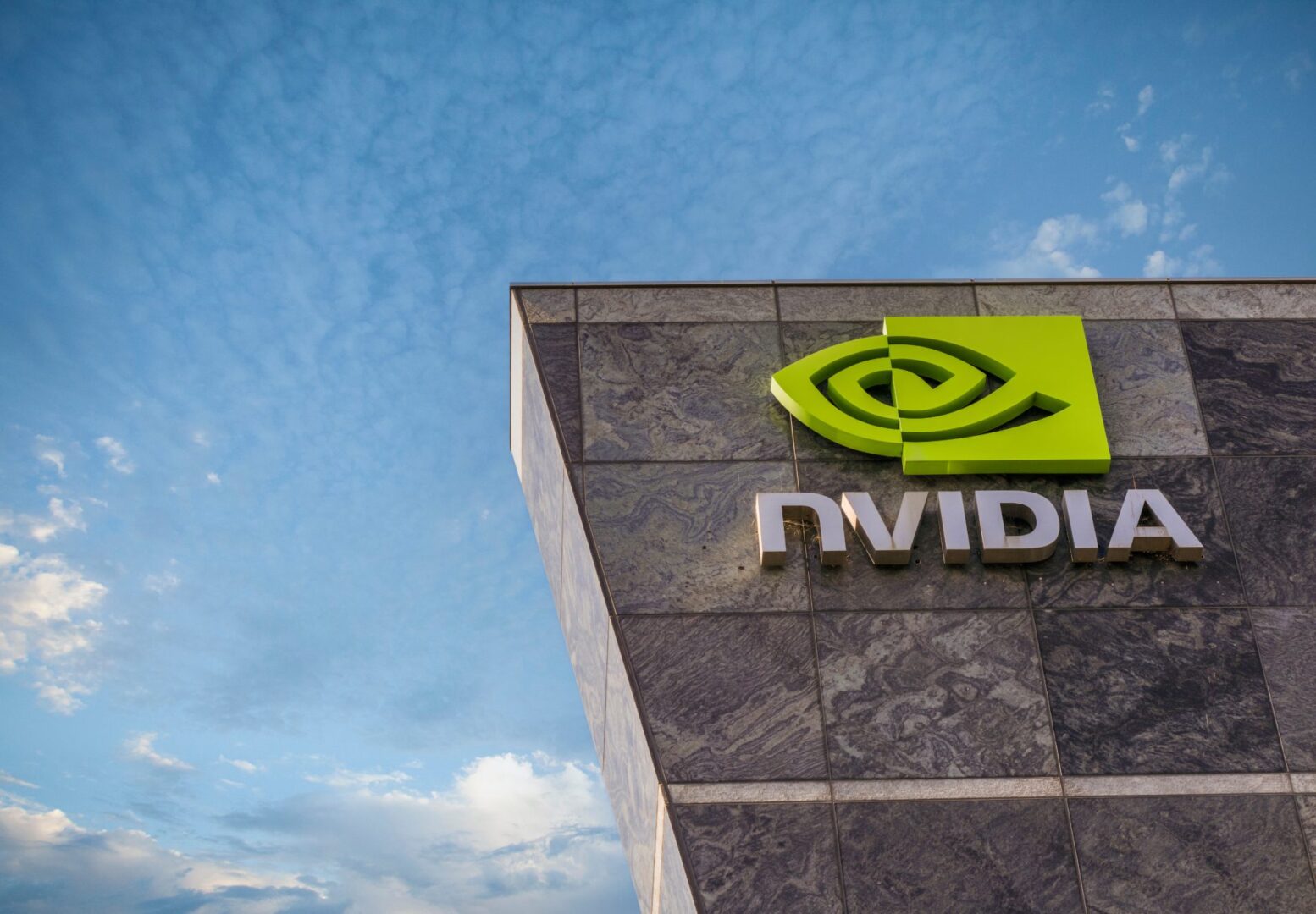 El sorprendente descenso de las acciones de Nvidia tras un histórico acuerdo de 500.000 millones de dólares.