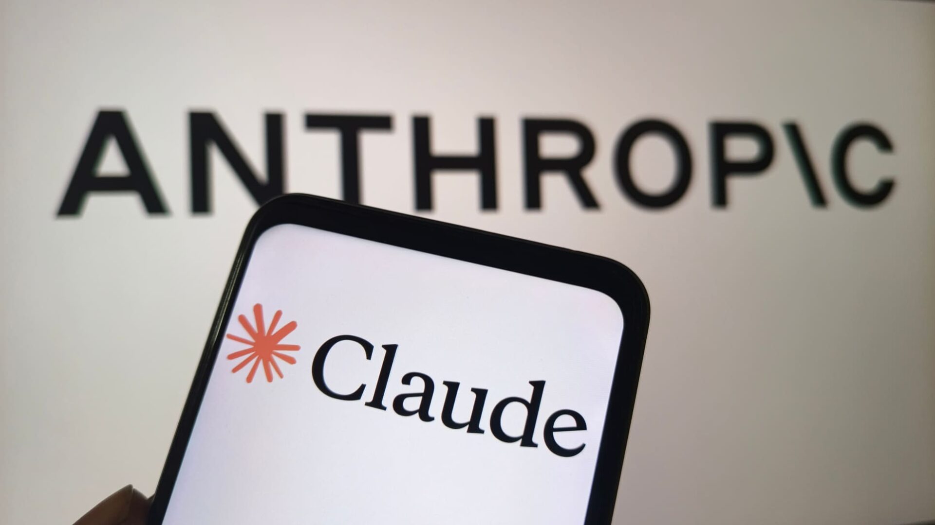 Claude introduce una innovadora marca de agua invisible para rastrear textos generados por IA.
