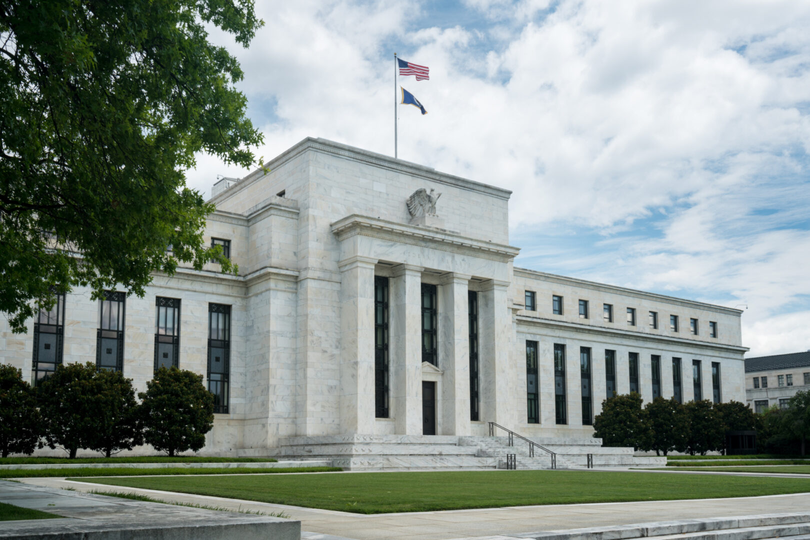 La Fed se prepara para aumentar tipos a pesar de la caída en la inflación: ¿qué estrategia sigue Hammack?