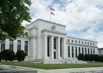 La Fed se prepara para aumentar tipos a pesar de la caída en la inflación: ¿qué estrategia sigue Hammack?