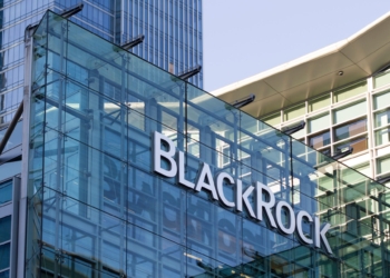 BlackRock derriba barreras: acceso más fácil a su ETF de bitcoin con una drástica reducción del umbral. 4 BlackRock derriba barreras: acceso más fácil a su ETF de bitcoin con una drástica reducción del umbral.