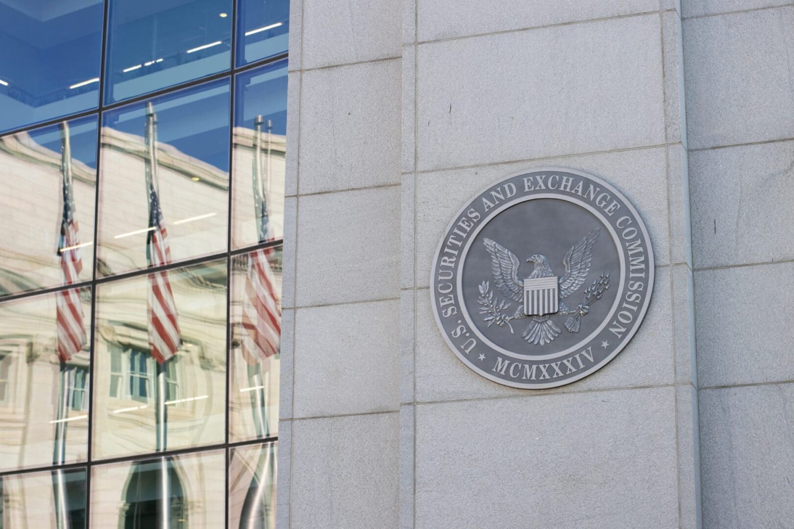 La incertidumbre de la ley cripto en EE. UU. mientras los reguladores marcan el rumbo.
