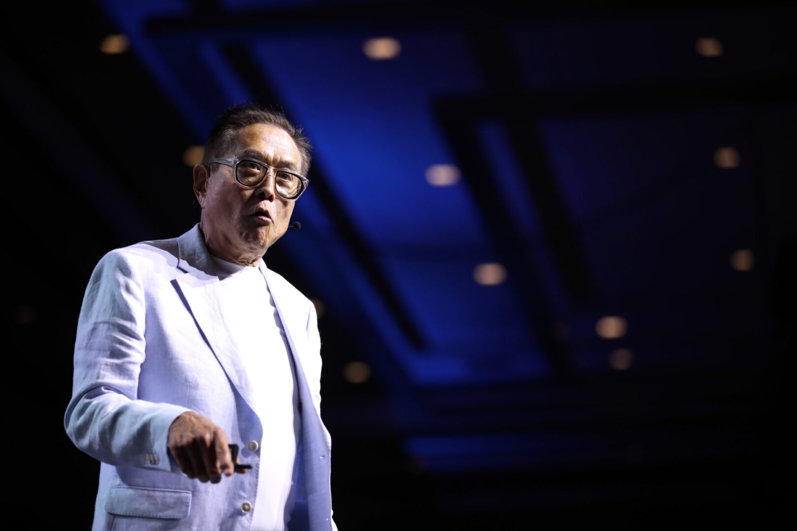 Kiyosaki se lanza a la plata en medio del creciente tsunami de la deuda estadounidense que roza los 40 billones.