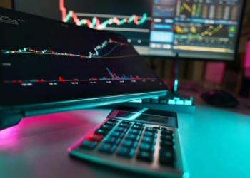 Bitcoin activa 8 de 12 señales de capitulación, pero el esperado suelo aún no aparece