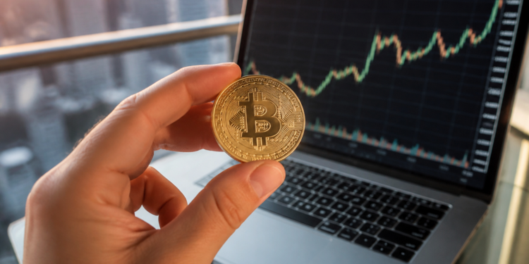 Bitcoin recupera los 70.000 dólares por primera vez desde junio y Trump deja una pista sobre lo que viene