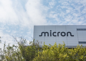El CEO de Micron lanza la alerta: sus clientes piden un 50% más de chips de los que puede suministrar 4 El CEO de Micron lanza la alerta: sus clientes piden un 50% más de chips de los que puede suministrar
