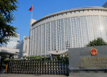 China desafía a Washington y mantiene su respaldo a Irán ante el temor a una escalada regional