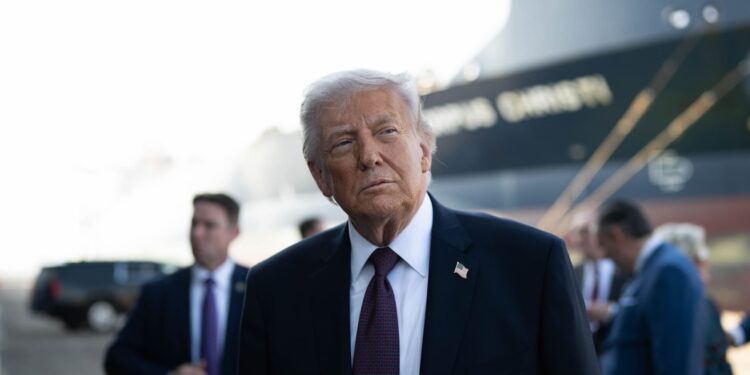 Trump descarta reactivar el acuerdo nuclear y presiona a Irán