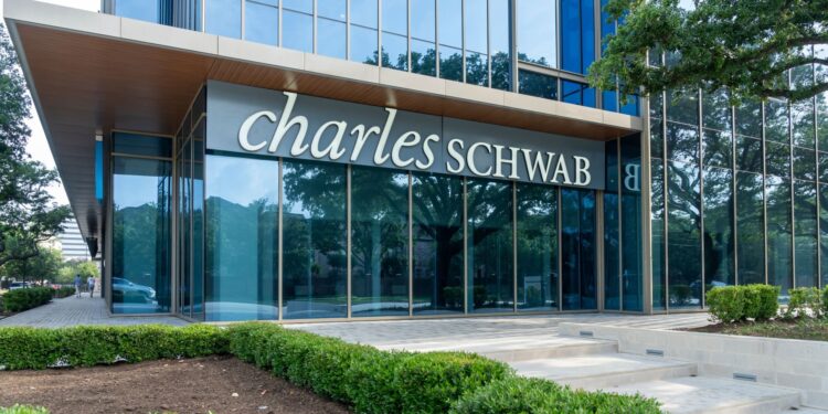 Charles Schwab añade SOL, LINK y AVAX a su plataforma cripto
