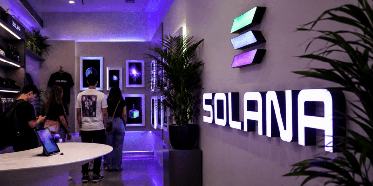 Solana firma su mejor mes desde marzo de 2024 en votación histórica