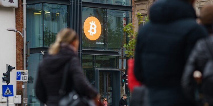 River estima que solo 825.000 personas poseen un Bitcoin completo