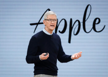 Tim Cook deja la dirección de Apple y John Ternus le releva