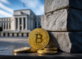 Bitcoin encara tras la Fed un muro de opciones IBIT de 6.300 M