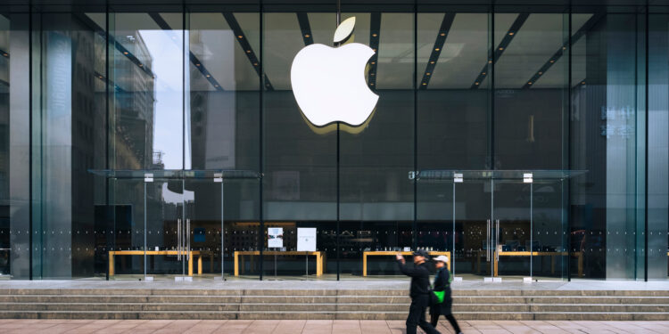 John Ternus releva a Tim Cook al frente de Apple ante el reto de la IA