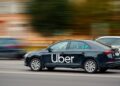 Uber elimina 3.300 empleos y prevé destinar 10.000 millones a robotaxis