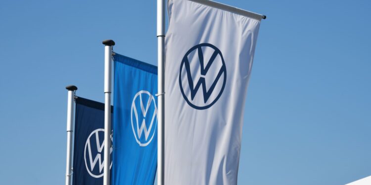 Volkswagen sopesa recortar otros 50.000 empleos en su reestructuración