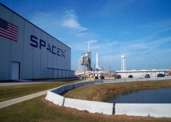 Oppenheimer ve a SpaceX en 280 dólares por su apuesta por la IA