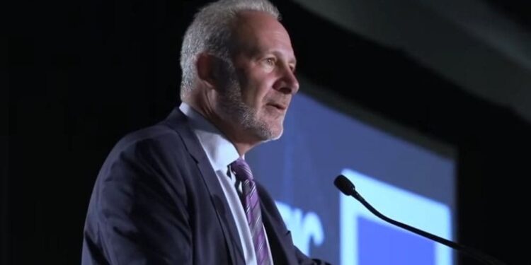 Peter Schiff cuestiona que la energía respalde a Bitcoin