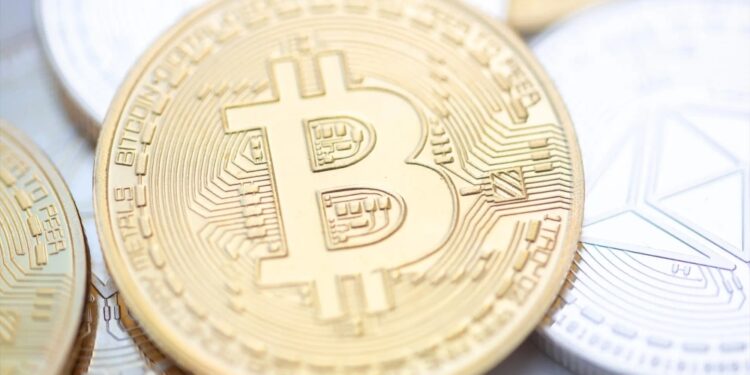 Un fallo permite retirar 320 millones de una red vinculada a Bitcoin