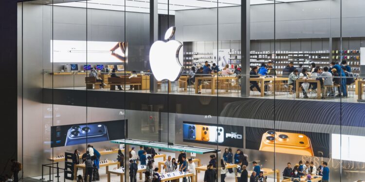 Apple presenta el miércoles su primer iPhone plegable tras una década