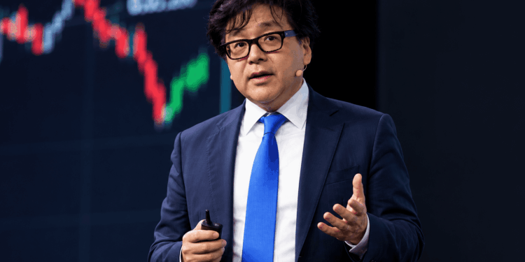 Tom Lee prevé doce meses sólidos para Bitcoin y Ethereum