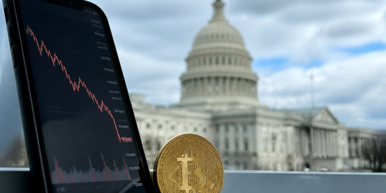 Bitcoin cae casi un 4% tras el bloqueo de la Clarity Act en EE.UU. 1 Bitcoin cae casi un 4% tras el bloqueo de la Clarity Act en EE.UU.