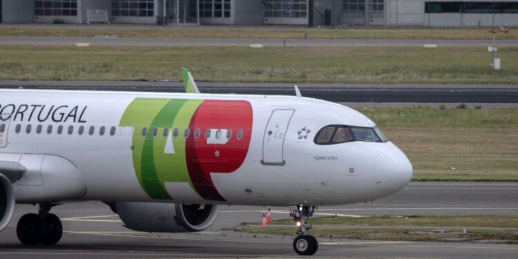 Air France-KLM plantea ofrecer acciones propias a Portugal por TAP