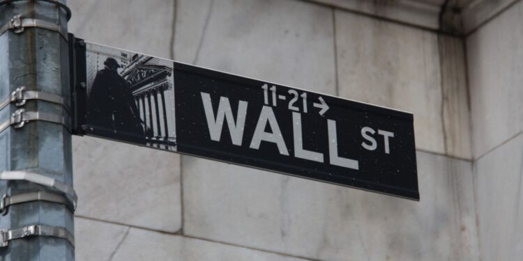 Ed Yardeni rebaja a 7.900 puntos su objetivo del S&P 500