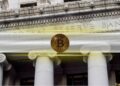 La Fed sube 25 puntos básicos y Bitcoin rebota hasta 76.500 dólares
