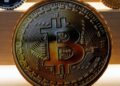Bitcoin sufre doble golpe: fracasa la Ley de Claridad y suben tasas