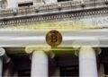 La Fed sube 25 puntos básicos y Bitcoin rebota a 76.500 dólares