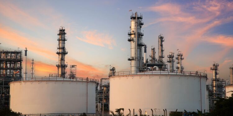 El petróleo cae más de un 6% tras el plan saudí de reapertura