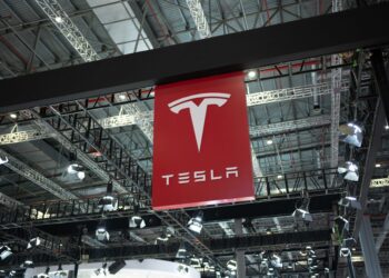 Ron Baron apuesta por Tesla y dice que ahora es momento de comprar