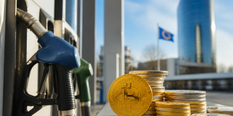 Gasolina y diésel de la UE marcan récord; BCE prevé pico en octubre 1 Gasolina y diésel de la UE marcan récord; BCE prevé pico en octubre