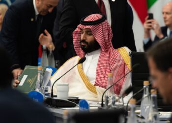Arabia Saudí, atrapada entre ataques y rutas petroleras bloqueadas