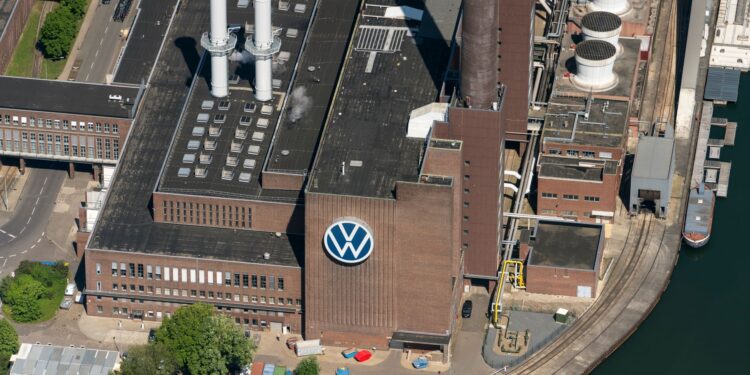 Volkswagen agrava su crisis: huelgas y previsiones a la baja