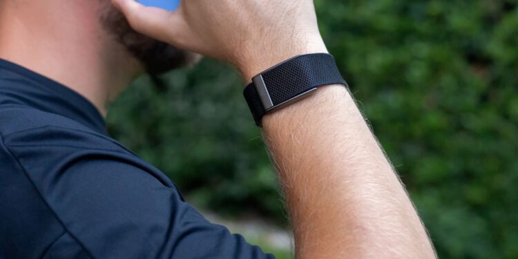 Apple prueba una pulsera sin pantalla para competir con Whoop