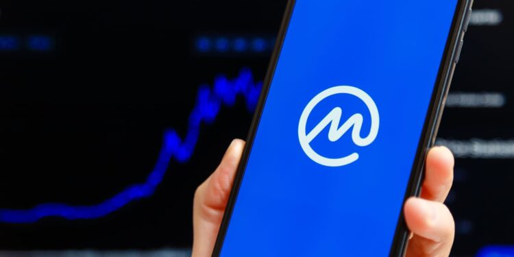 CoinMarketCap adquiere CoinGlass para reforzar sus datos cripto
