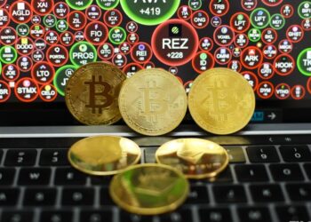Bitcoin baja a 84.000 dólares el 26 de septiembre y las altcoins suben