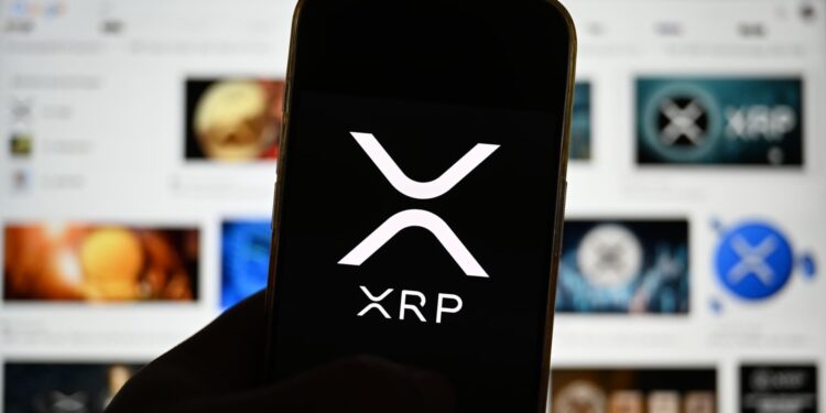 Cinco modelos de IA prevén que XRP suba a 1,57 dólares el 15 de octubre