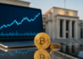 Bitcoin sube tras actas de la Fed pese a otra alza de tasas en 2026