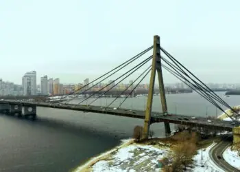 El puente Pivnichnyi de Kiev, cerrado tras un ataque ruso con drones 4 El puente Pivnichnyi de Kiev, cerrado tras un ataque ruso con drones