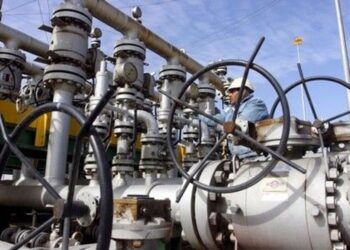 El bitcoin cae más de un 2,5% ante la subida del petróleo